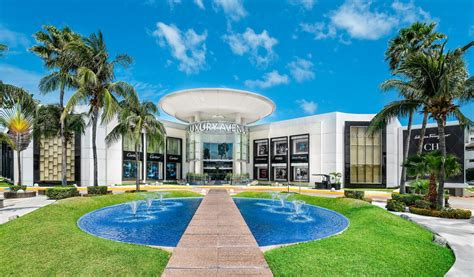 luxury avenue shopping mall cancun.